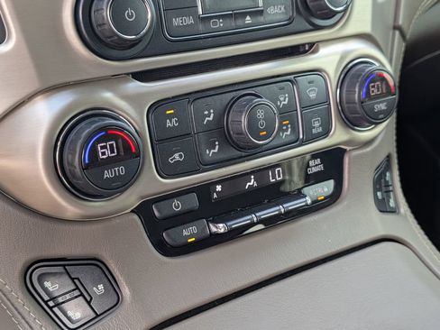 Used 2019 GMC Yukon Denali w/ Denali Ultimate Package AWD/4WD image 31