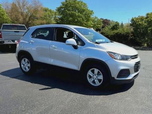 Certified 2019 Chevrolet Trax LS FWD image 2