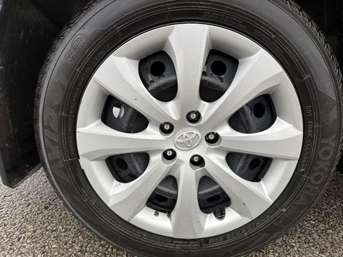 Used 2025 Toyota Corolla LE image 20