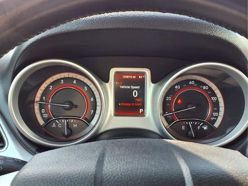 Used 2017 Dodge Journey SE w/ Flexible Seating Group FWD image 14