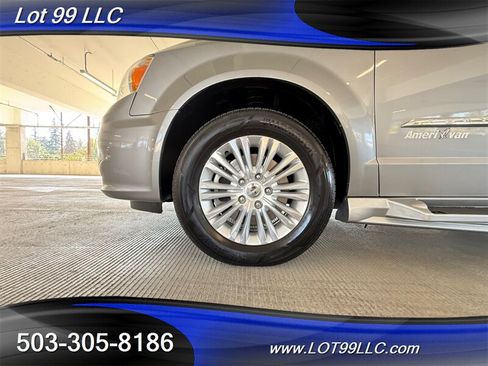 Used 2013 Chrysler Town & Country Limited w/ Luxury Group FWD image 25