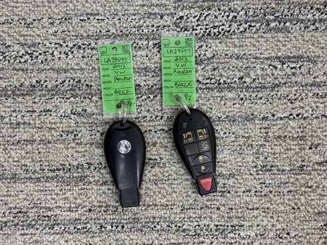 Used 2013 Volkswagen Routan SE FWD image 40