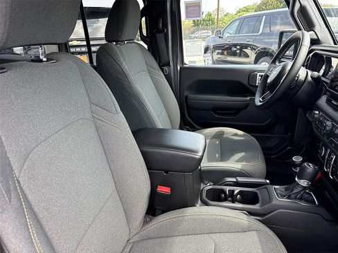 Used 2025 Jeep Wrangler Unlimited Sport AWD/4WD image 25