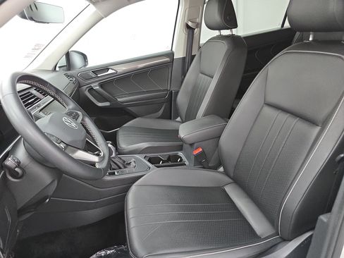 Used 2023 Volkswagen Tiguan SE FWD image 16