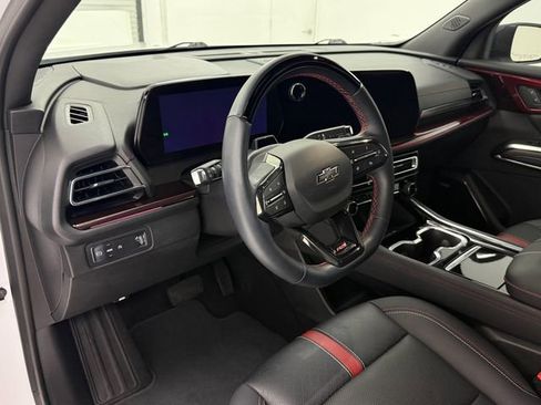 Used 2025 Chevrolet Traverse RS w/ LPO, Floor Liner Package FWD image 8