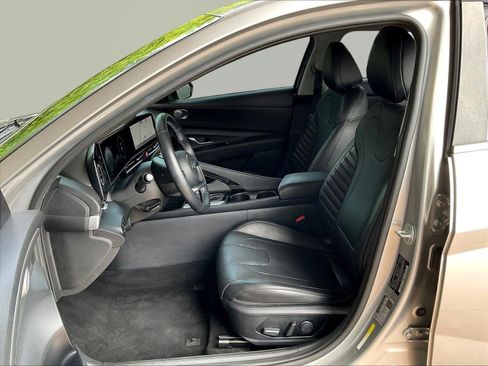 Used 2021 Hyundai Elantra Limited FWD image 19