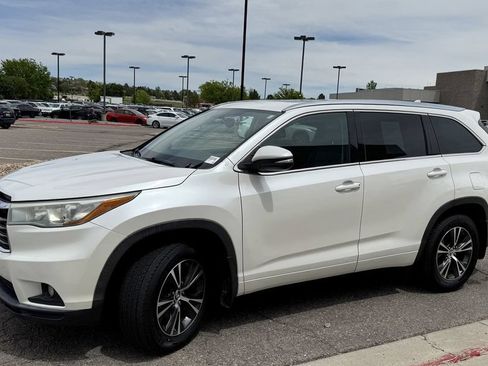 Used 2016 Toyota Highlander XLE AWD/4WD image 4