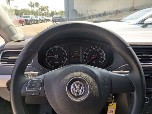 Used 2014 Volkswagen Jetta SE FWD image 26