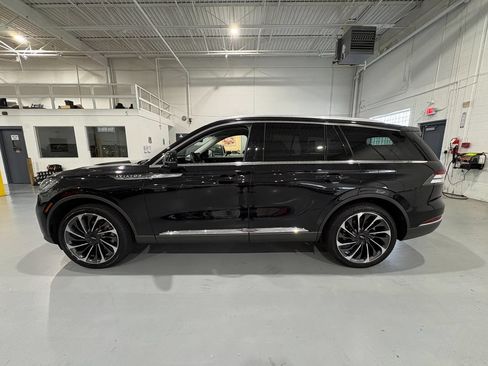 Used 2025 Lincoln Aviator Reserve w/ Illumination Package AWD/4WD image 4