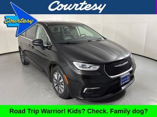 Used 2023 Chrysler Pacifica Touring-L FWD video 1