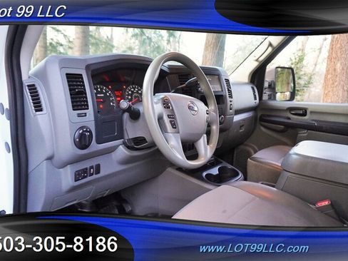Used 2020 Nissan NV 3500 SL RWD image 2