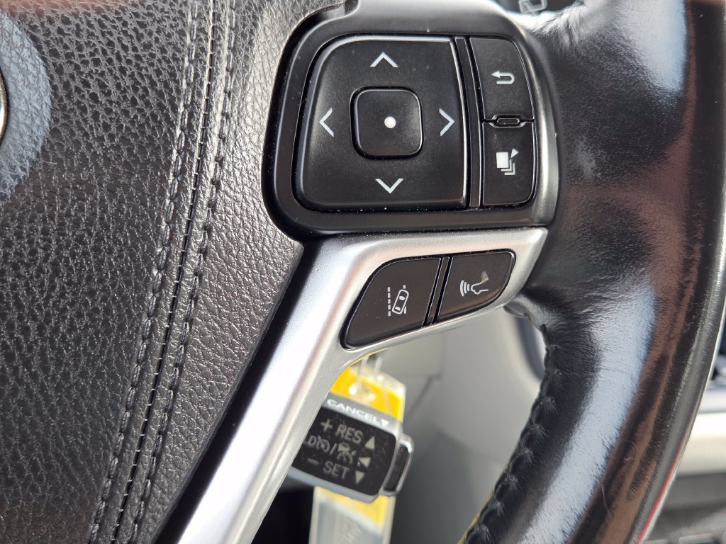 Used 2017 Toyota Highlander Plus AWD/4WD image 13