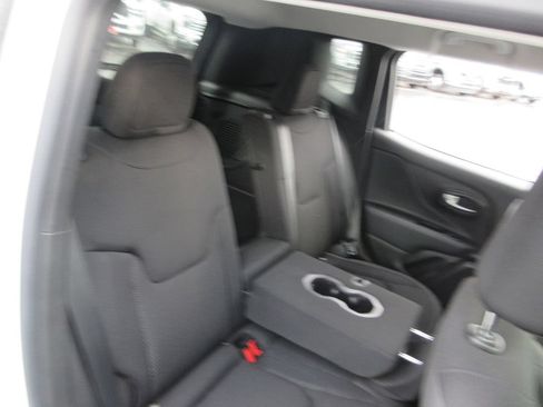Used 2020 Jeep Renegade Altitude AWD/4WD image 22