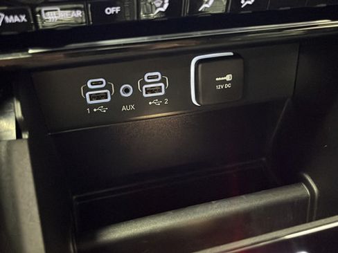 Used 2025 Jeep Grand Cherokee Overland AWD/4WD image 31