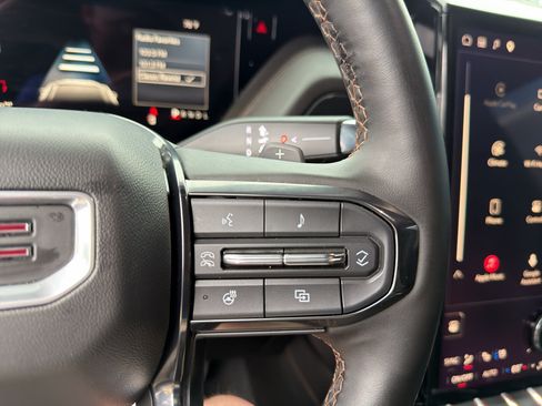 Used 2025 GMC Yukon XL AT4 AWD/4WD image 27