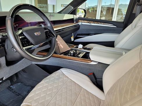Used 2025 Cadillac Escalade Sport Platinum AWD/4WD image 10