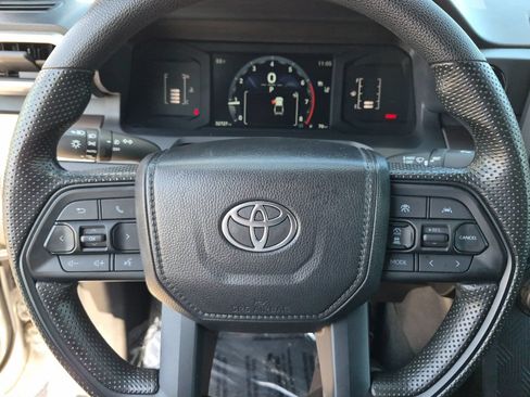 Certified 2025 Toyota Tacoma SR5 AWD/4WD image 20
