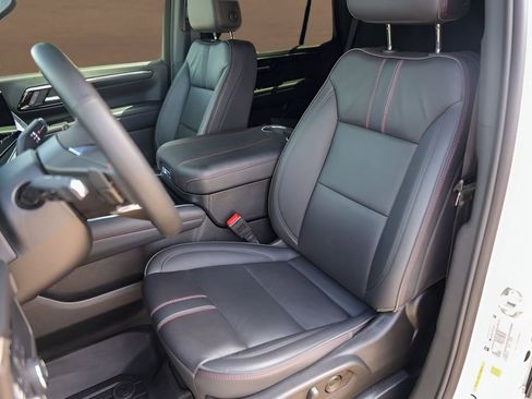 Used 2025 Chevrolet Tahoe RST w/ RST Performance Edition image 7