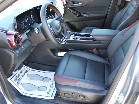 Used 2025 Chevrolet Equinox RS image 11