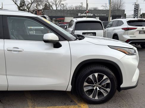 Used 2023 Toyota Highlander XLE FWD image 10