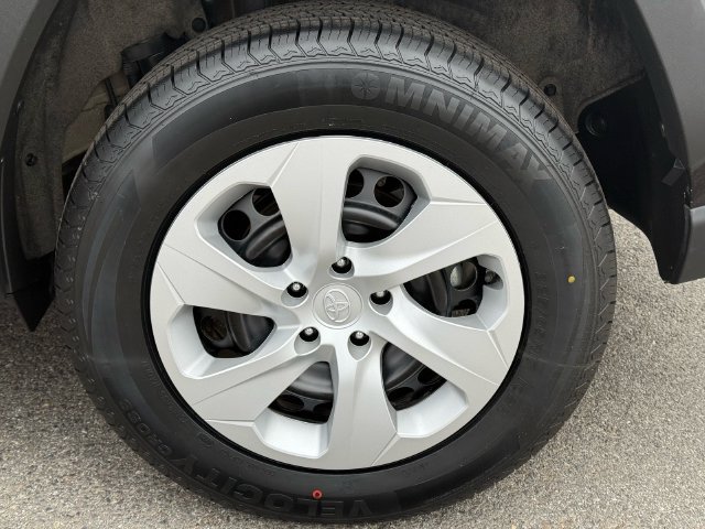 Certified 2025 Toyota RAV4 LE AWD/4WD image 29