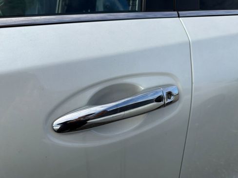 Used 2020 Nissan Rogue SV image 12