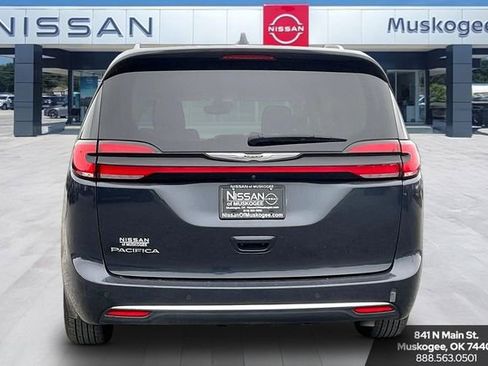 Used 2021 Chrysler Pacifica Touring-L FWD image 6