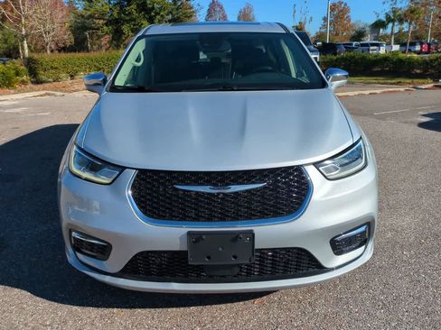 Used 2022 Chrysler Pacifica Limited FWD image 9