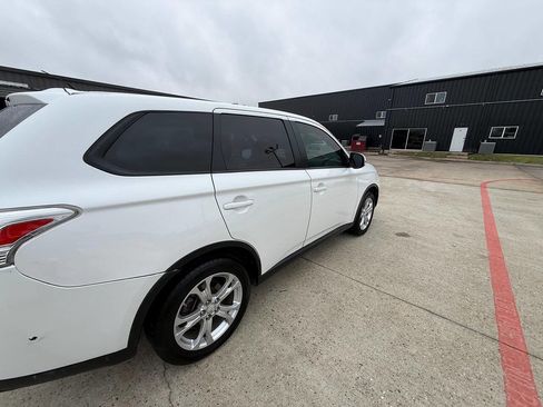 Used 2015 Mitsubishi Outlander SE image 13