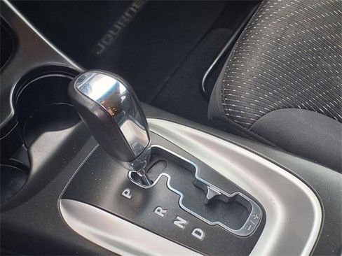 Used 2017 Dodge Journey SE w/ Flexible Seating Group image 8