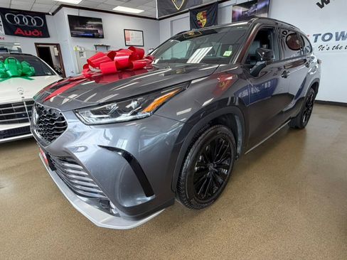 Used 2025 Toyota Highlander XSE AWD/4WD image 7