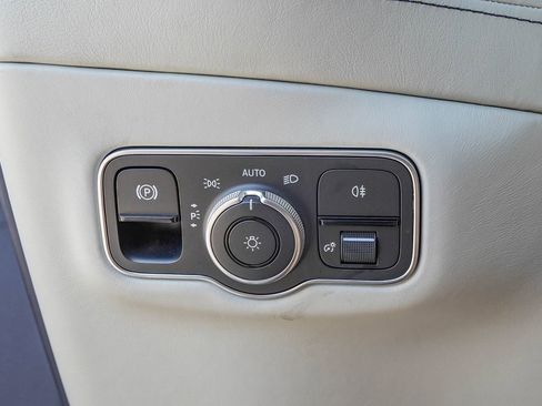 Used 2022 Aston Martin DBX AWD/4WD image 32