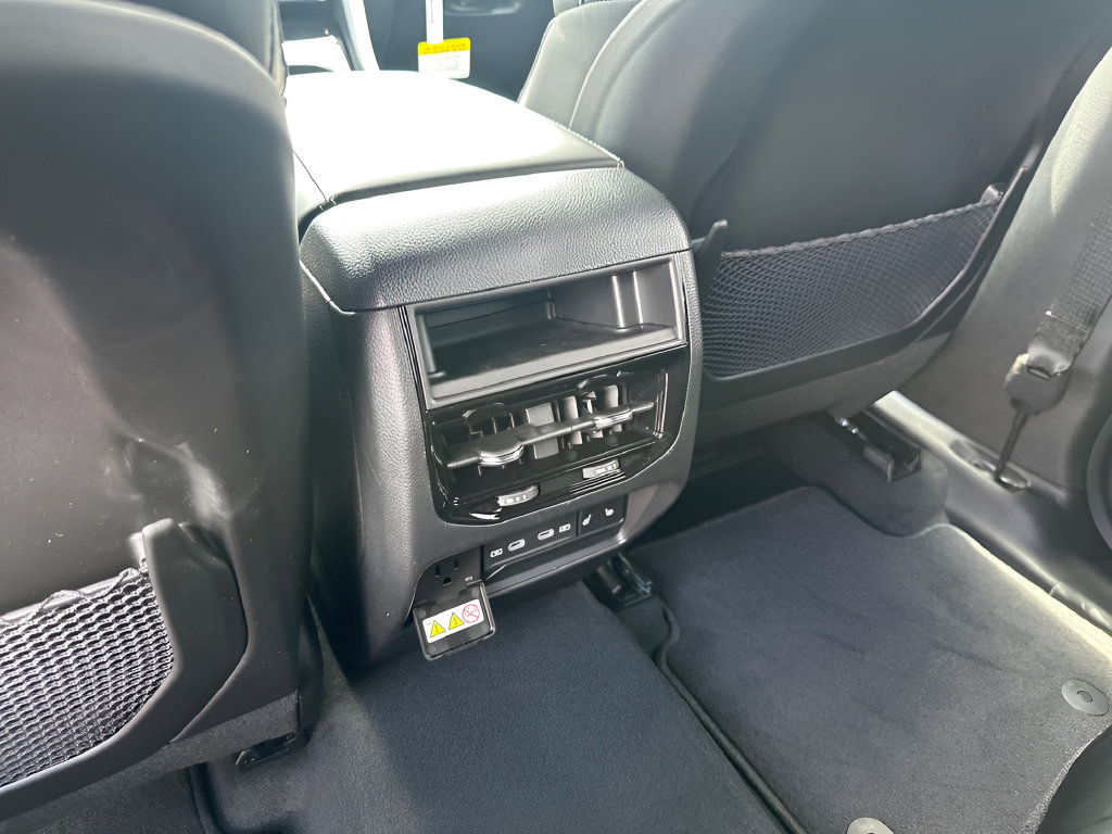 New 2026 Jeep Grand Cherokee Limited w/ Luxury Tech Group II RWD image 21