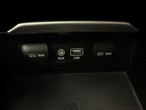 Used 2018 Kia Cadenza Premium w/ Luxury Package image 17