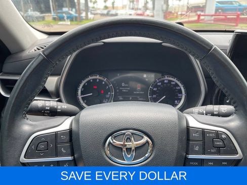Used 2023 Toyota Highlander XLE FWD image 8