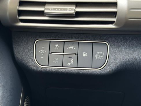 Used 2022 Hyundai Nexo Blue image 16