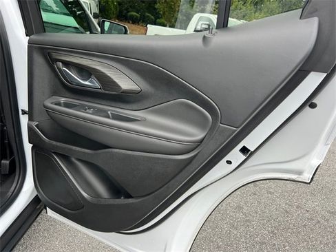 Certified 2023 GMC Terrain SLT w/ Infotainment Package II image 16