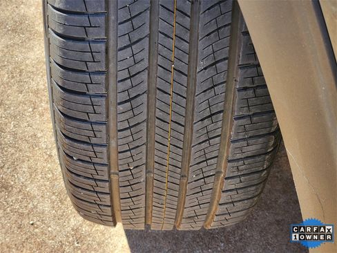 Used 2022 Ford Explorer XLT w/ Equipment Group 202A image 12