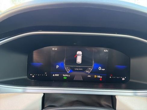 Used 2025 Volkswagen Taos SE FWD image 12