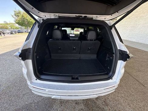 Certified 2025 Buick Enclave Avenir AWD/4WD image 27