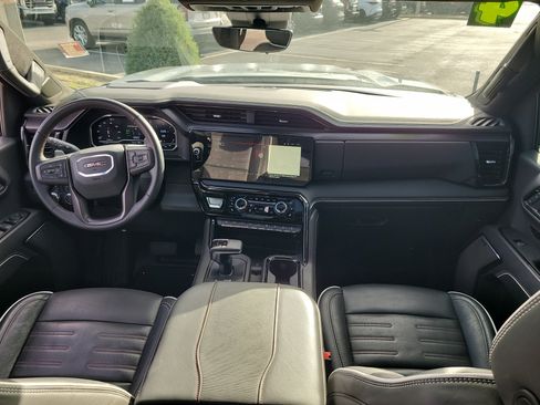 Used 2024 GMC Sierra 1500 AT4X image 16