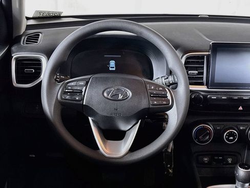 Used 2024 Hyundai Venue SE FWD image 13