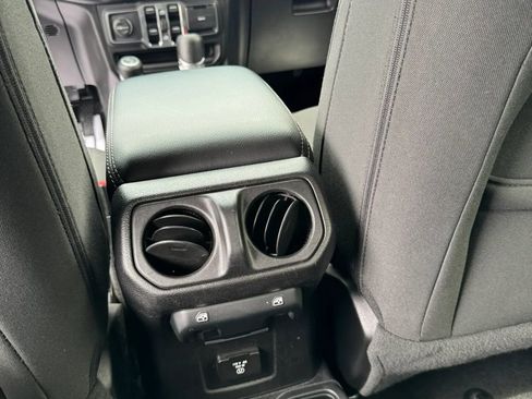 Used 2020 Jeep Wrangler Unlimited Sahara AWD/4WD image 20