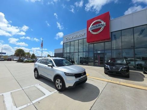 Used 2022 Kia Sorento LX image 2