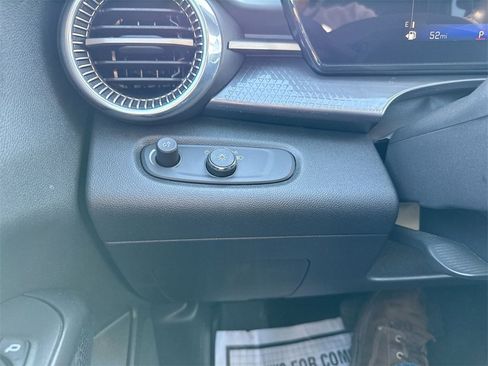 Used 2024 Chevrolet Trax ACTIV w/ Sunroof Package image 17