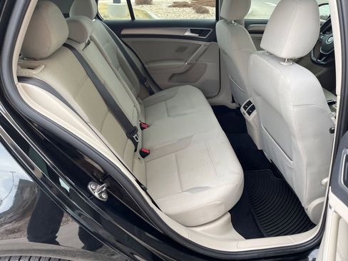 Used 2016 Volkswagen Golf S image 16