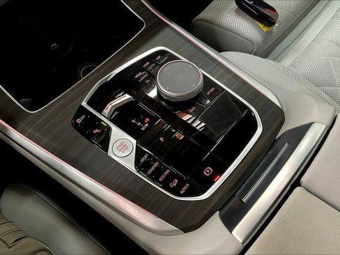 Used 2025 BMW X5 M60i w/ Climate Comfort Package image 39