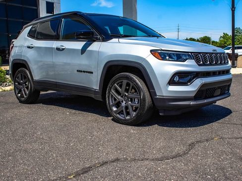 Used 2026 Jeep Compass Limited AWD/4WD image 3