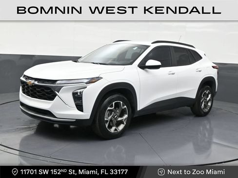 Used 2024 Chevrolet Trax LT FWD image 1