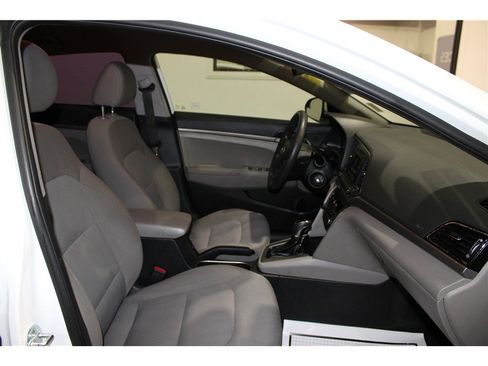 Used 2017 Hyundai Elantra SE image 22